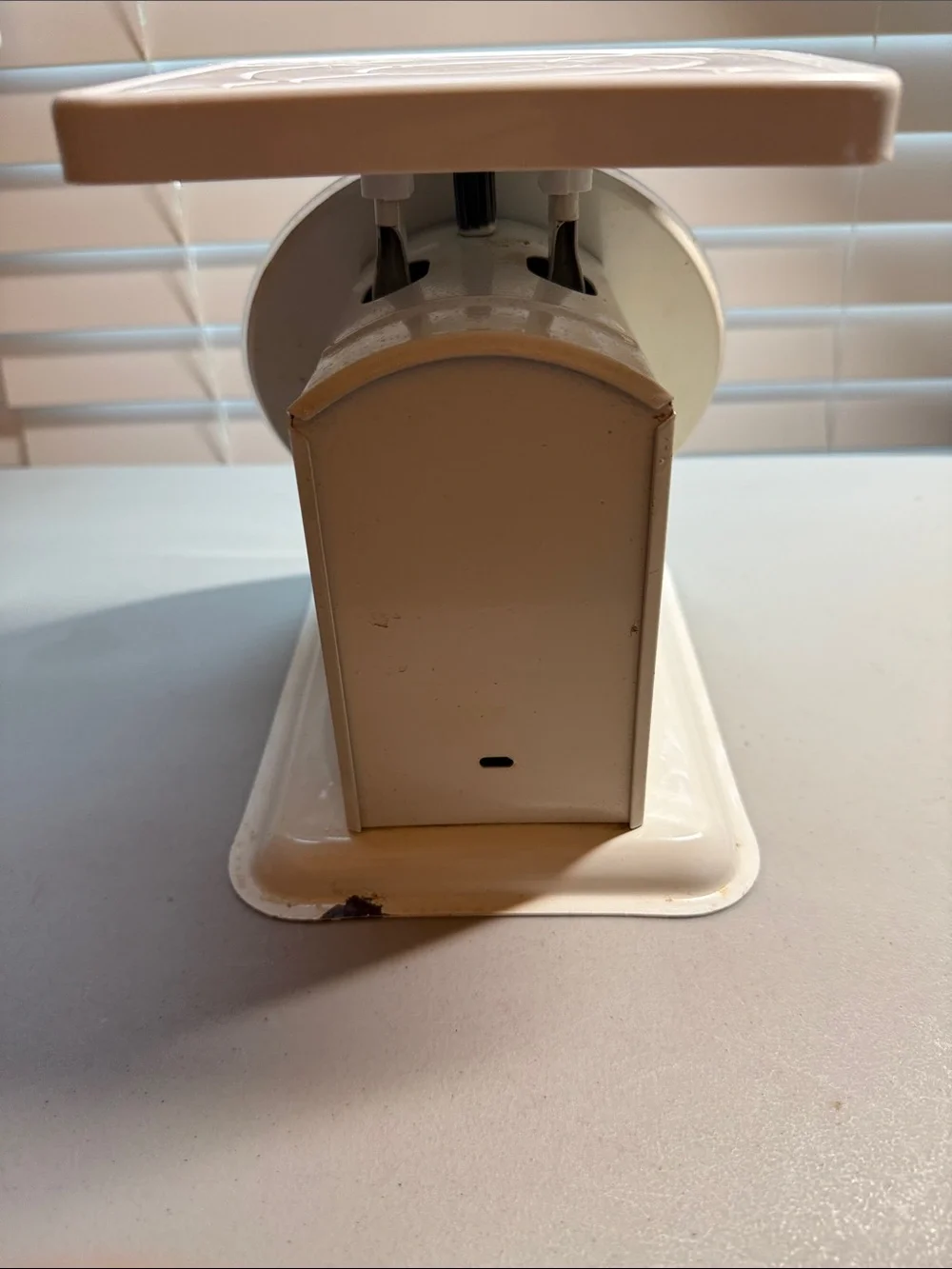 1950s American Vintage Family Scale - White Retro Kitchen Scale